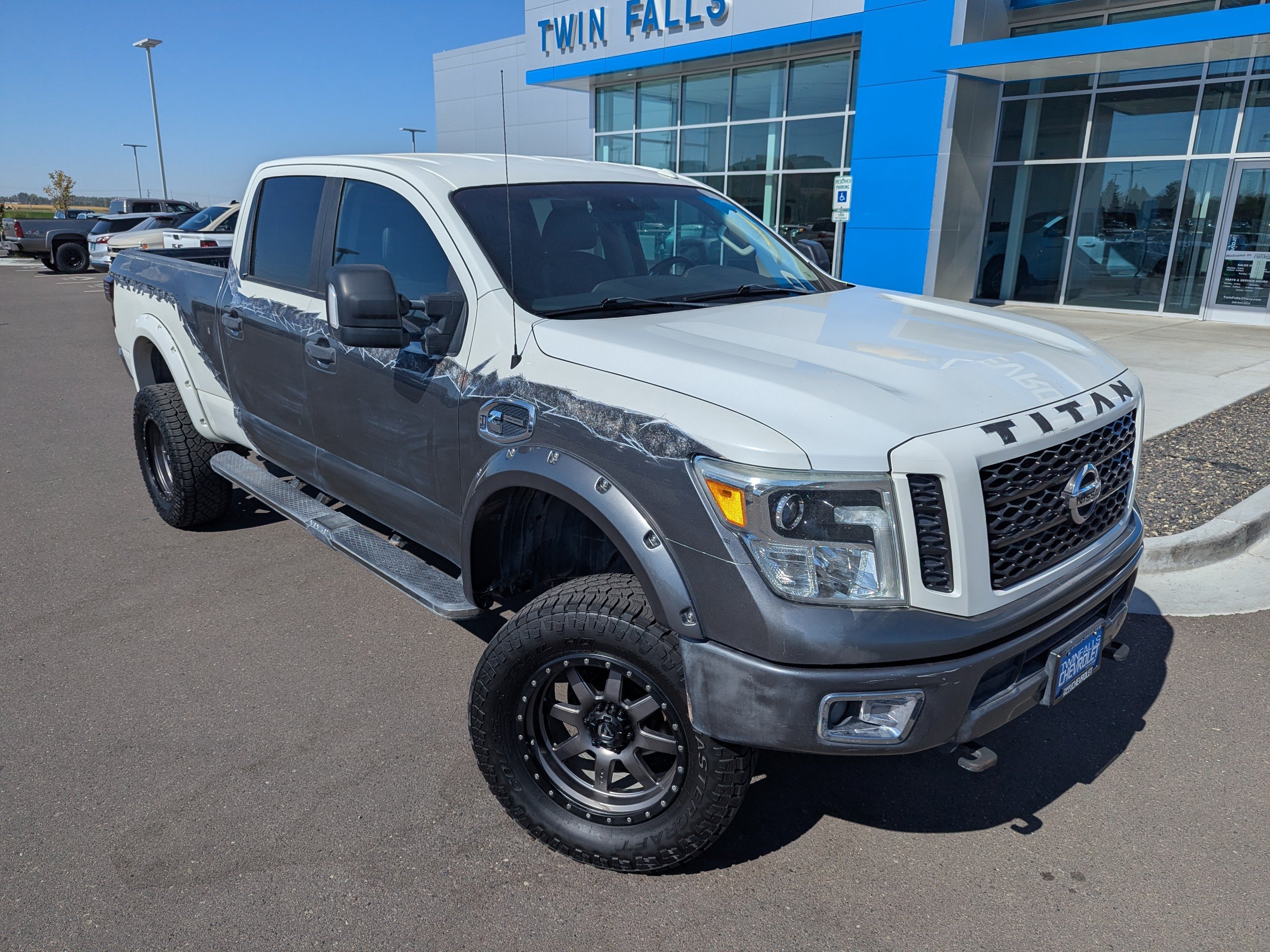 Used 2016 Nissan Titan PRO-4X AWD/4WD image 3