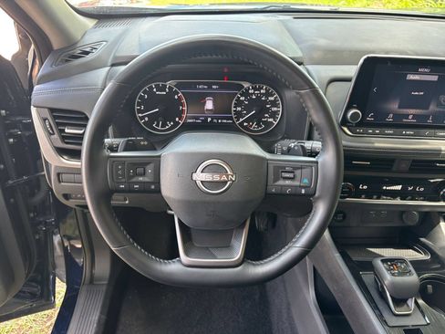 Used 2025 Nissan Rogue SV AWD/4WD image 29
