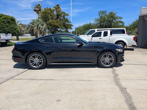 Used 2017 Ford Mustang Coupe RWD image 3