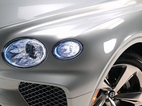 Certified 2025 Bentley Bentayga Extended Wheelbase image 30