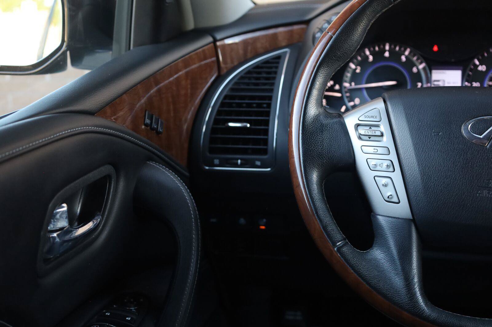 Used 2019 INFINITI QX80 Luxe w/ 22" Wheel Package AWD/4WD image 36