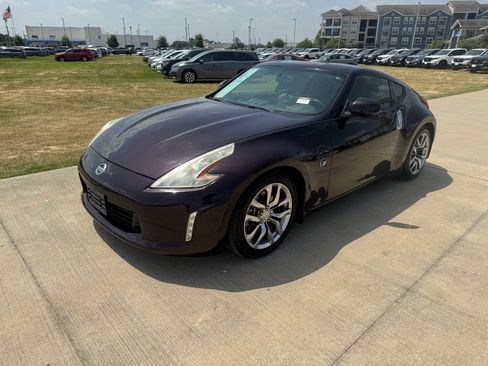 Used 2014 Nissan 370Z Touring RWD image 3