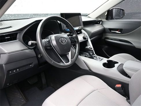 Used 2024 Toyota Venza LE image 18