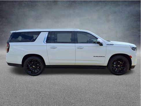 Used 2022 Chevrolet Suburban High Country w/ Max Trailering Package AWD/4WD image 6