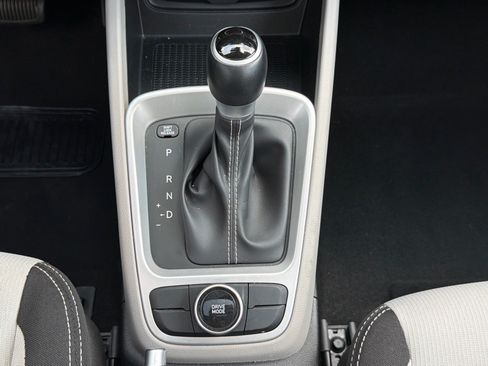 Used 2025 Hyundai Venue SEL FWD image 22