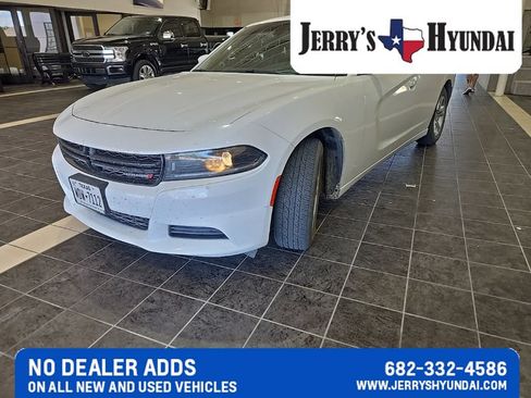 Used 2022 Dodge Charger SXT RWD image 2