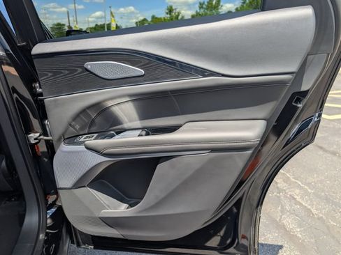 Used 2024 Cadillac Lyriq Luxury AWD/4WD image 18