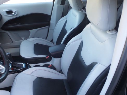 Used 2018 Jeep Compass Limited w/ Navigation Group image 17