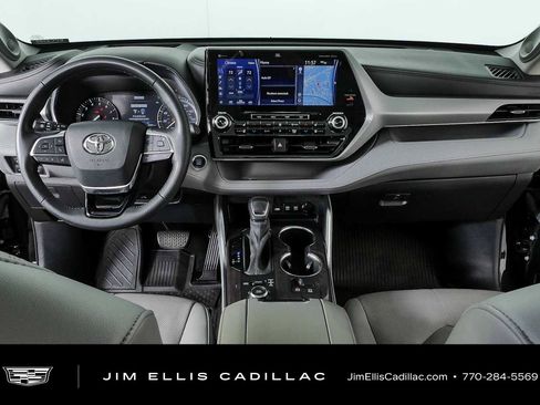 Used 2021 Toyota Highlander Platinum AWD/4WD image 18