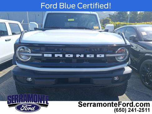 Used 2023 Ford Bronco Outer Banks w/ Sasquatch Package AWD/4WD image 2