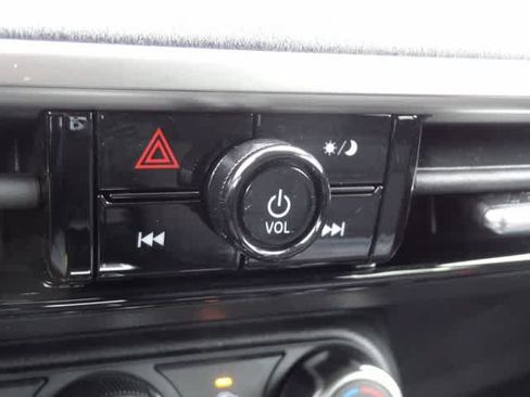 Used 2025 Nissan Kicks SV AWD/4WD image 22