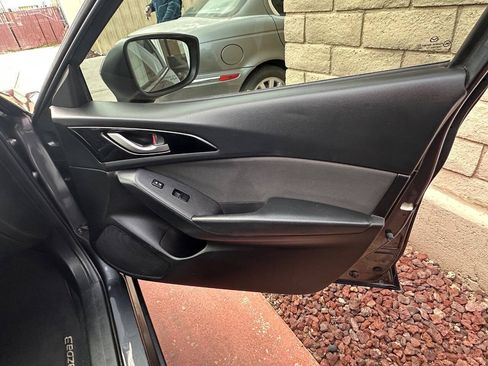 Used 2016 MAZDA MAZDA3 i Sport w/ Preferred Equipment Package FWD image 10