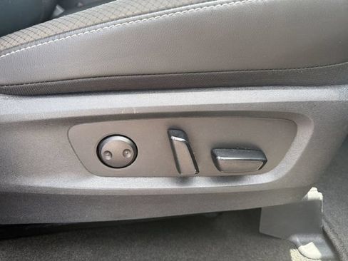 Used 2025 Nissan Pathfinder SL AWD/4WD image 18