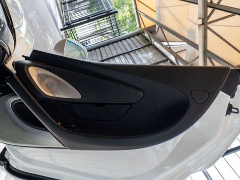 Used 2020 McLaren GT RWD image 19