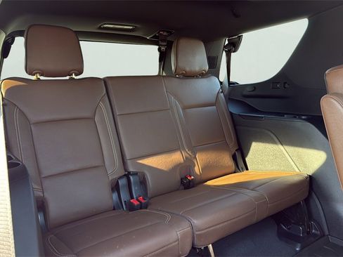 Used 2025 Chevrolet Tahoe High Country image 15