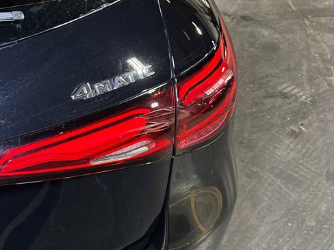 Used 2025 Mercedes-Benz GLC 300 4MATIC image 16