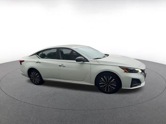 Used 2025 Nissan Altima 2.5 SV FWD video 2