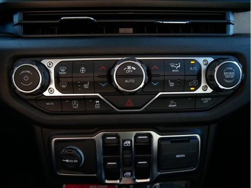 New 2025 Jeep Gladiator Willys image 18