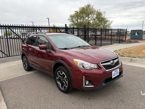 Used 2016 Subaru Crosstrek 2.0i Premium image 3