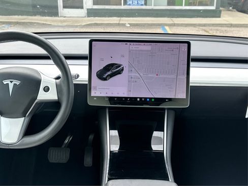 Used 2020 Tesla Model Y Long Range image 19