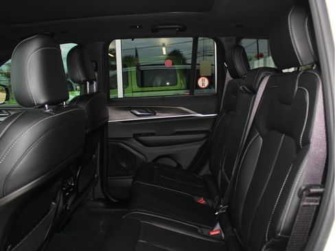 New 2025 Jeep Grand Cherokee Limited w/ Luxury Tech Group II image 26