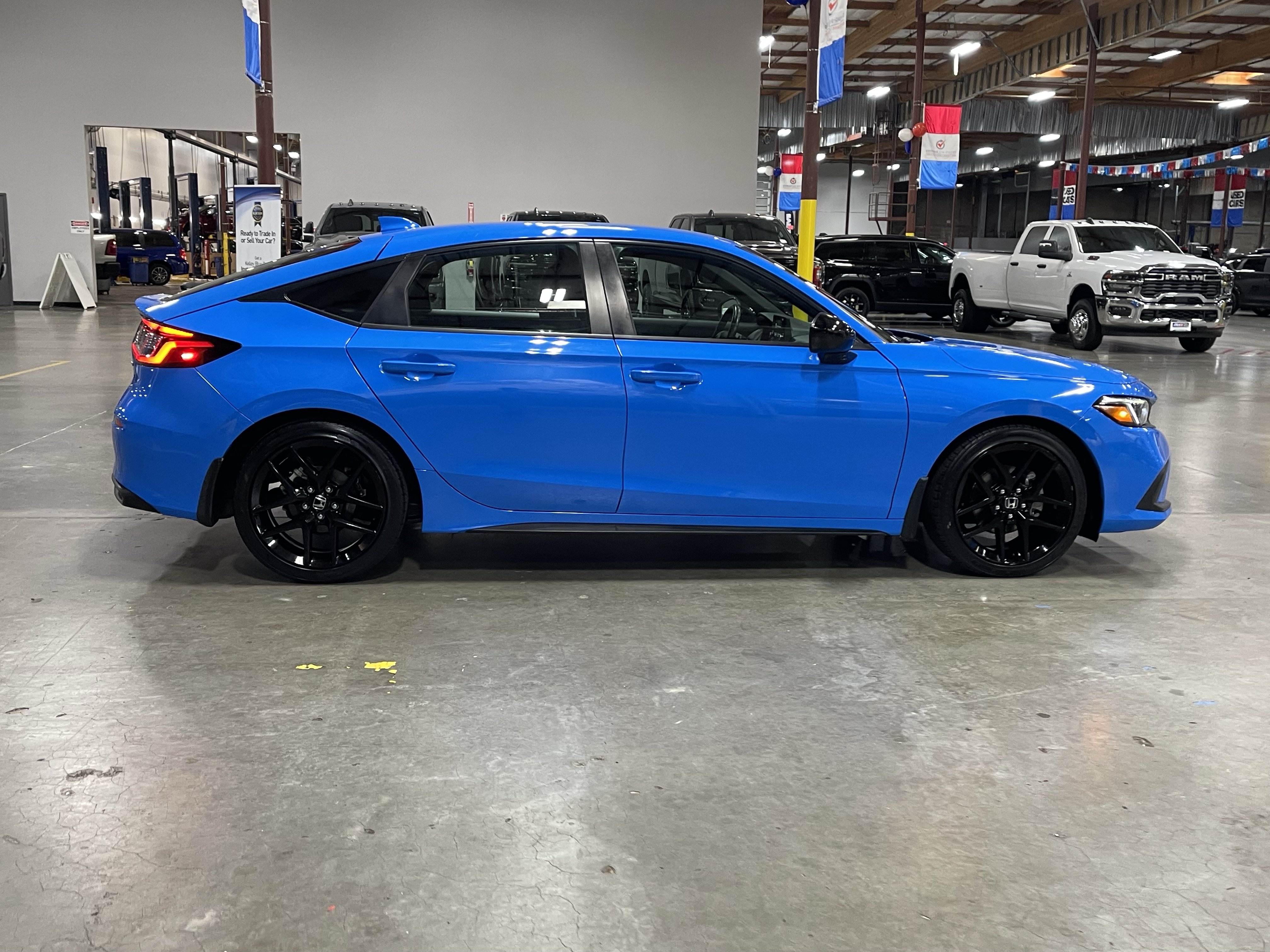 Used 2023 Honda Civic Sport image 6