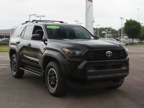 Used 2025 Toyota 4Runner TRD Off-Road AWD/4WD image 2