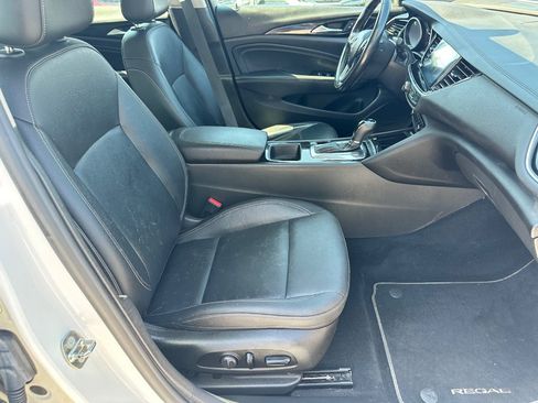 Used 2018 Buick Regal Essence FWD image 11
