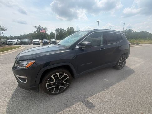 Used 2018 Jeep Compass Limited w/ Navigation Group FWD image 2