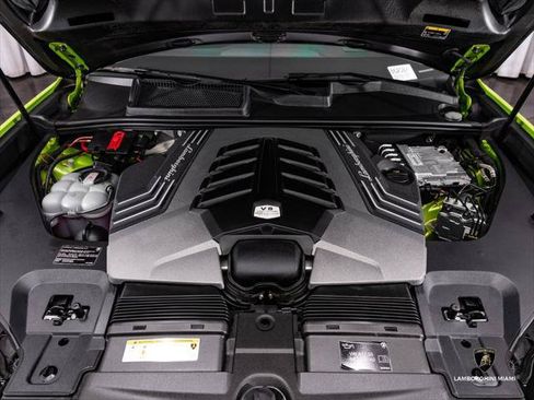 Used 2024 Lamborghini Urus Performante AWD/4WD image 6