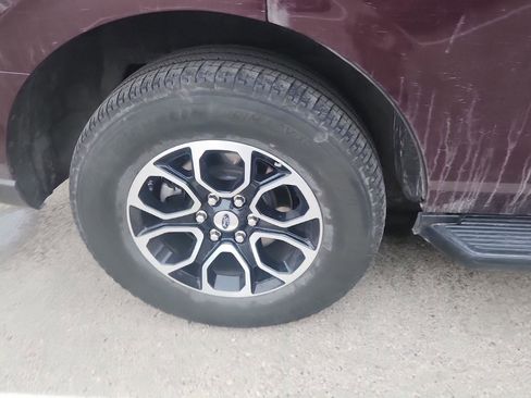 Used 2024 Ford Expedition XLT image 3