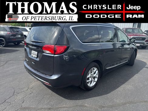 Used 2020 Chrysler Pacifica Touring-L FWD image 7
