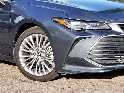 Used 2019 Toyota Avalon XLE image 4