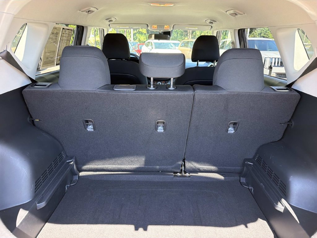 Used 2025 Kia Soul LX w/ LX Technology Package FWD image 16