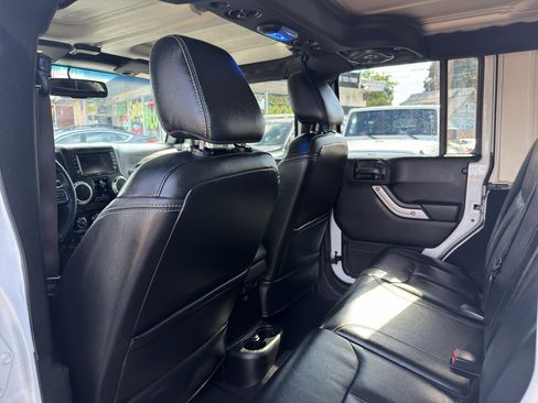 Used 2017 Jeep Wrangler Unlimited Rubicon w/ Dual Top Group AWD/4WD image 12