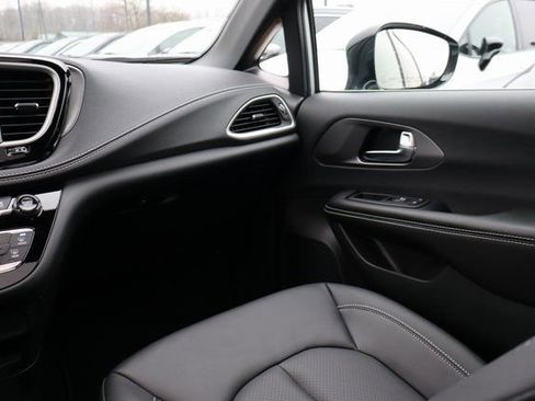 New 2026 Chrysler Pacifica Select image 44