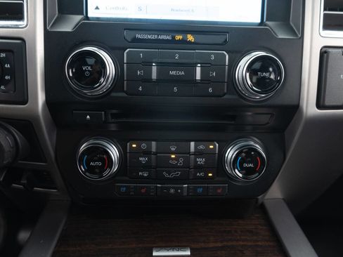 Used 2016 Ford F150 Platinum w/ Equipment Group 701A Luxury AWD/4WD image 41
