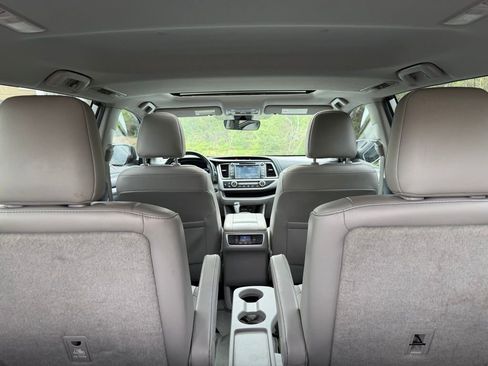 Used 2019 Toyota Highlander XLE image 14