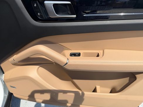 Certified 2023 Porsche Cayenne AWD/4WD image 13