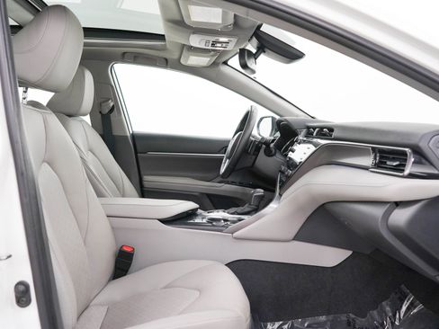 Used 2020 Toyota Camry XSE w/ Blackout Package FWD image 11
