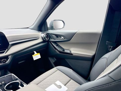 New 2026 Chevrolet Equinox LT w/ Convenience Package II image 25