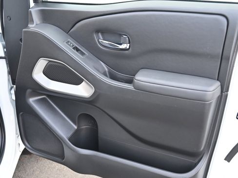 Used 2023 Nissan Frontier SV w/ Technology Package image 15