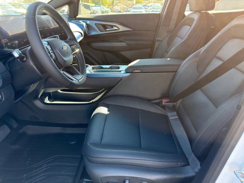 New 2026 Chevrolet Equinox EV LT image 22