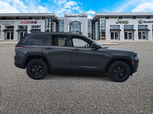 New 2026 Jeep Grand Cherokee Altitude AWD/4WD image 9