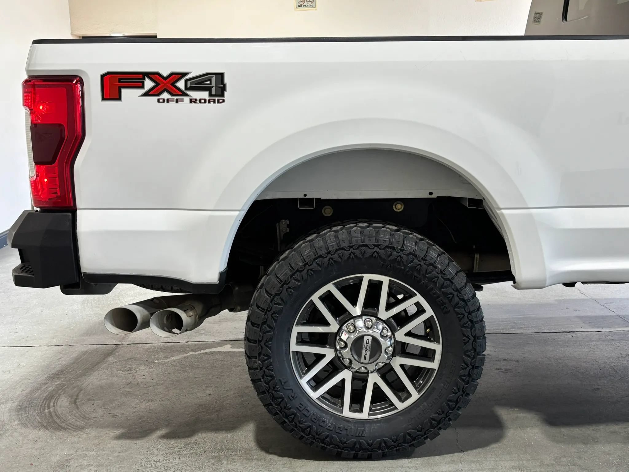 Used 2019 Ford F250 Lariat w/ Lariat Value Package AWD/4WD image 11