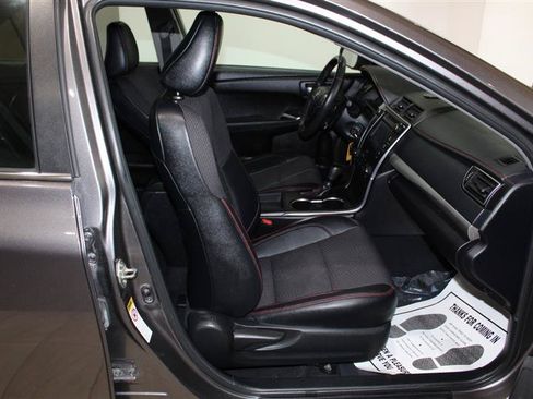 Used 2016 Toyota Camry SE FWD image 25