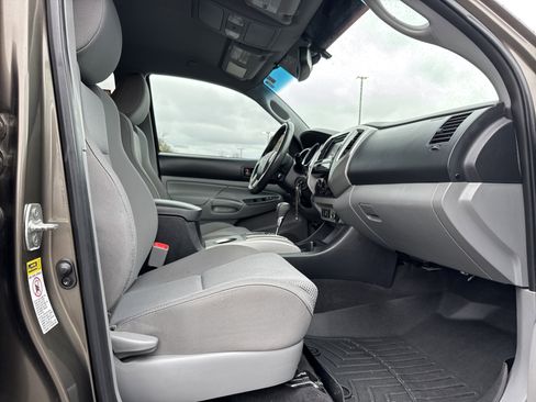 Used 2012 Toyota Tacoma w/ TRD Sport Pkg image 28