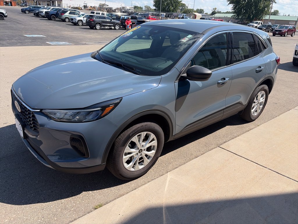 Used 2024 Ford Escape Active AWD/4WD image 2