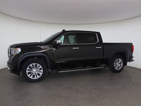 Used 2024 GMC Sierra 1500 Denali w/ Technology Package AWD/4WD image 5
