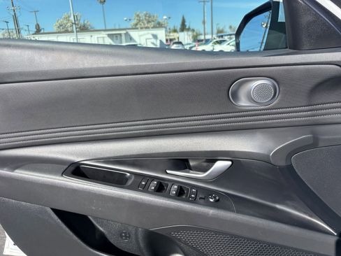 Used 2025 Hyundai Elantra SEL image 18